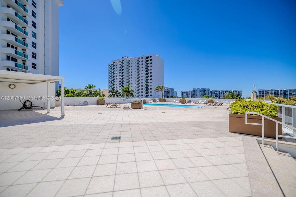 2751 S Ocean Dr #504S Hollywood, FL 33019