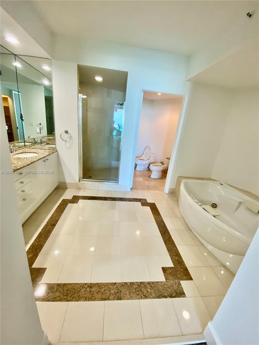 300 S Pointe Dr #3204 Miami Beach, FL 33139