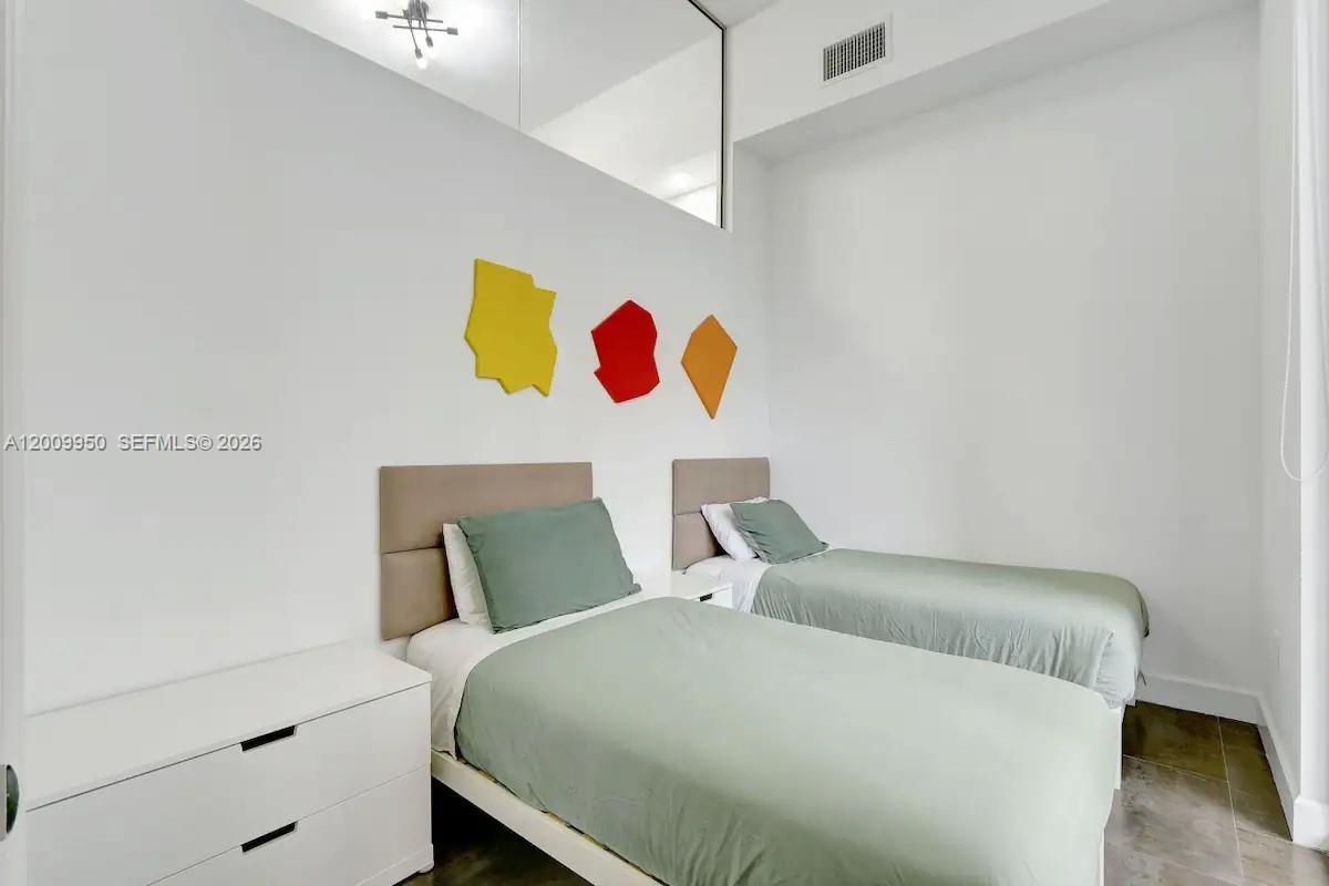 1200 Brickell Bay Dr #1404 Miami, FL 33131