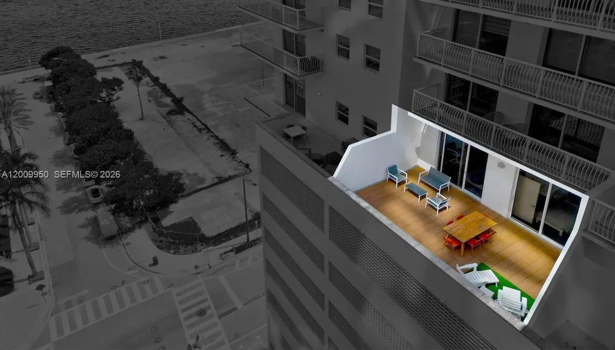 1200 Brickell Bay Dr #1404 Miami, FL 33131