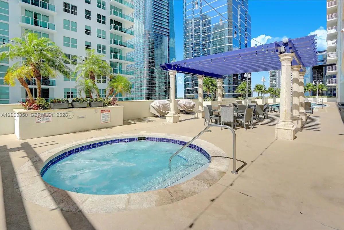 1200 Brickell Bay Dr #1404 Miami, FL 33131