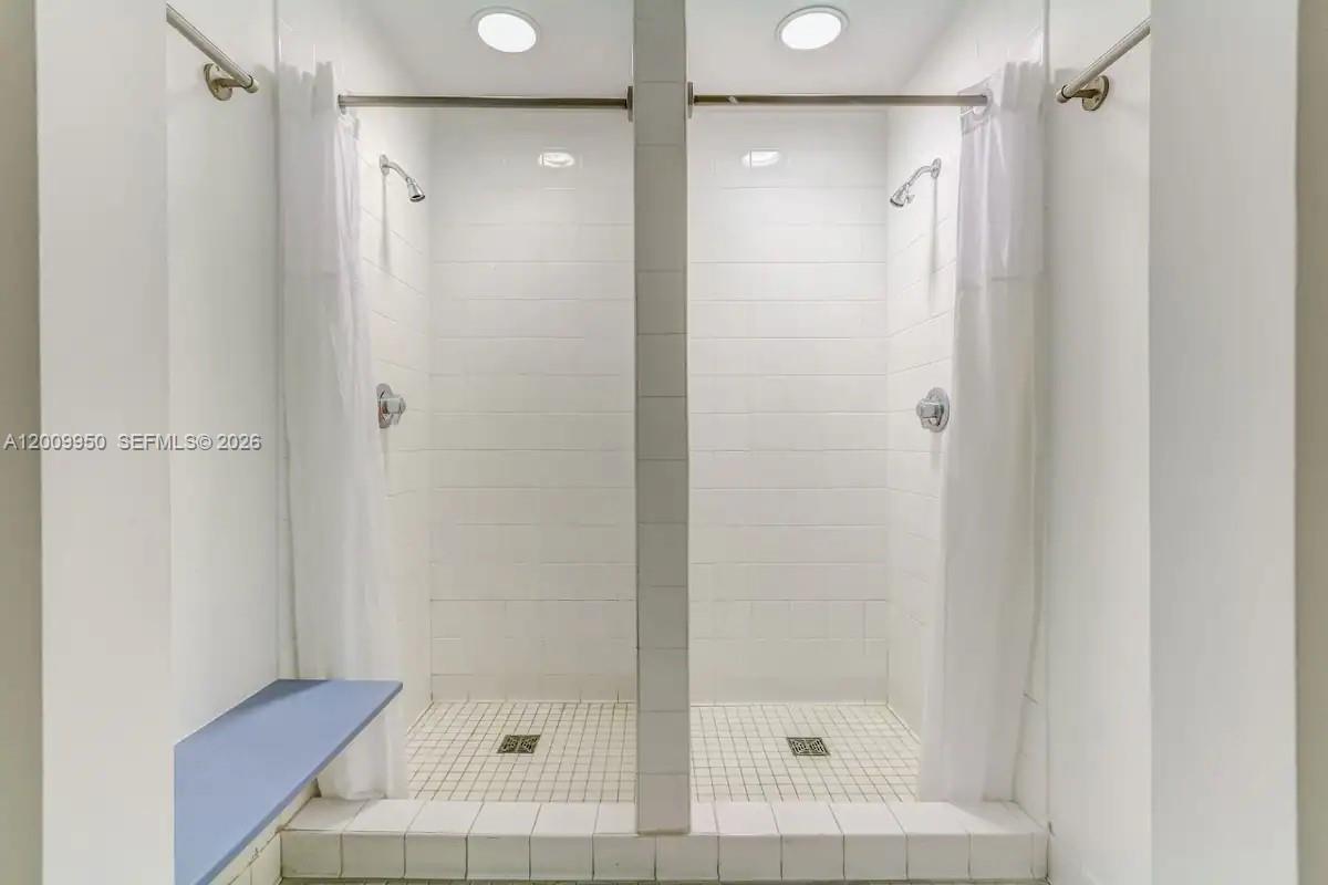 1200 Brickell Bay Dr #1404 Miami, FL 33131