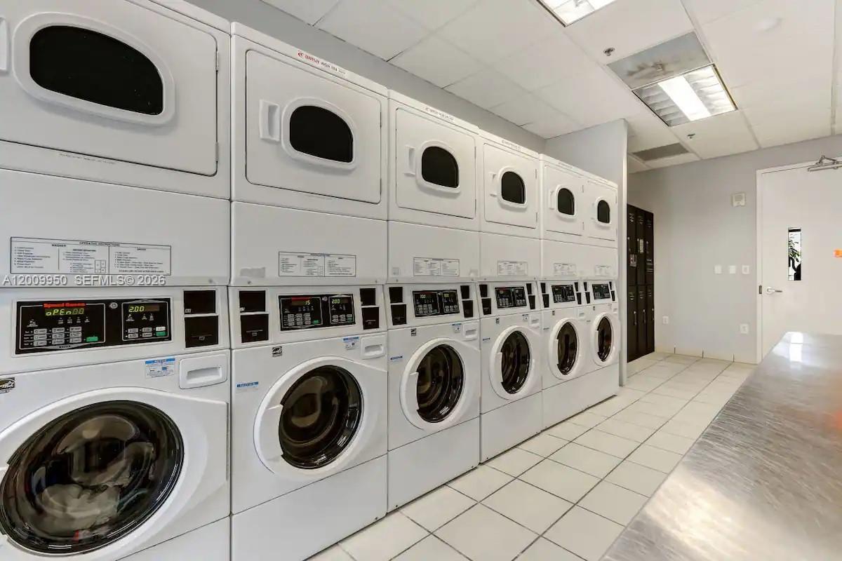 1200 Brickell Bay Dr #1404 Miami, FL 33131