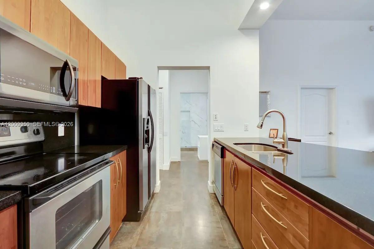 1200 Brickell Bay Dr #1404 Miami, FL 33131