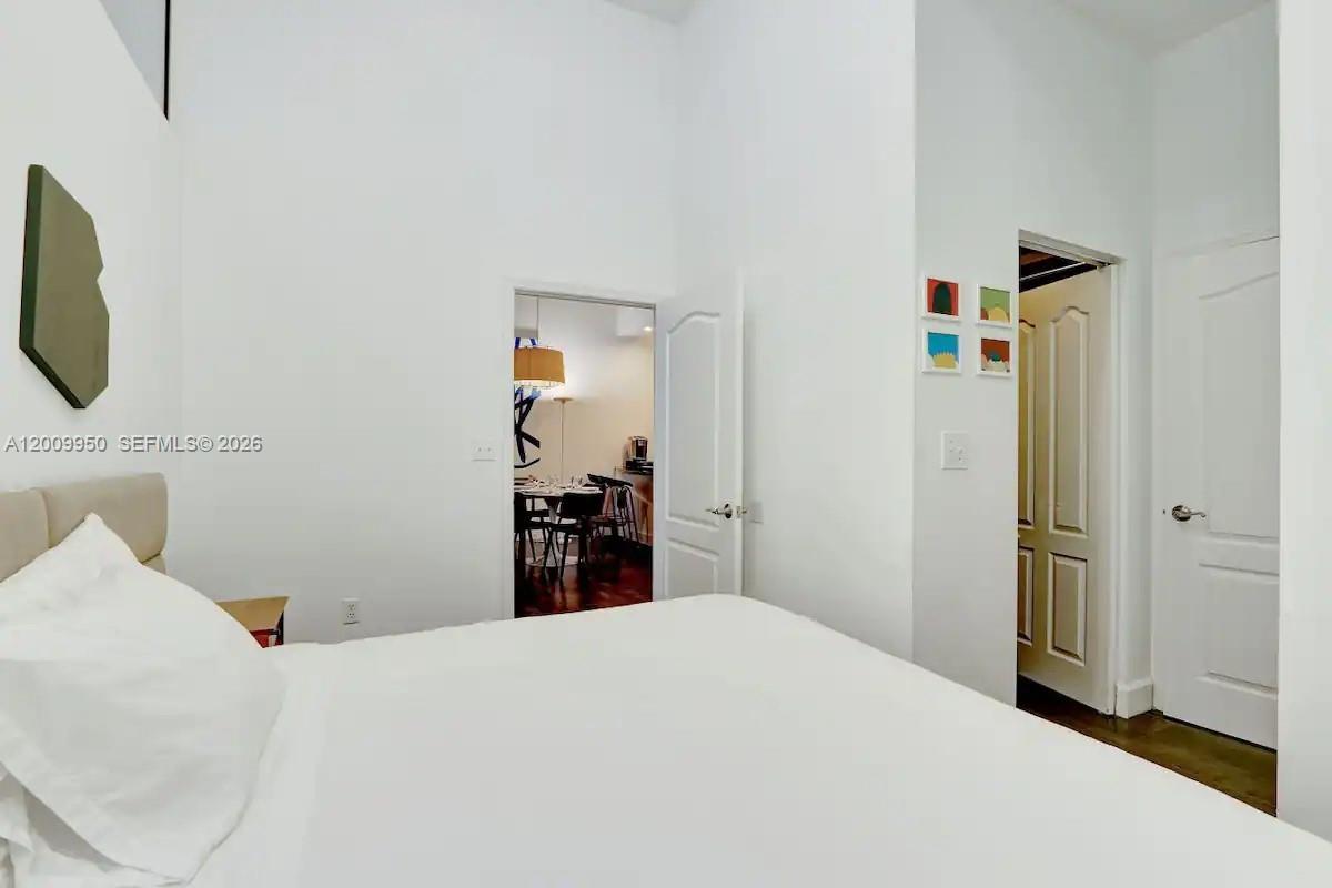 1200 Brickell Bay Dr #1404 Miami, FL 33131