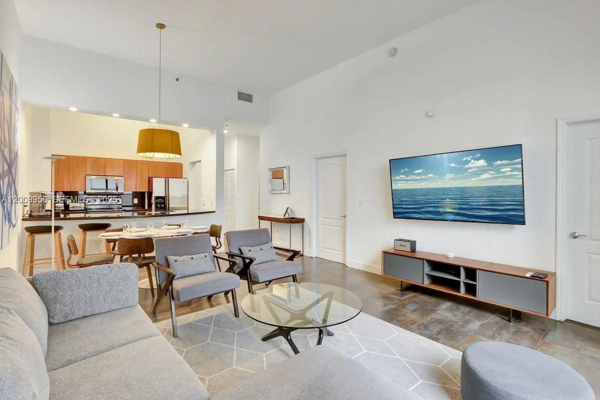 1200 Brickell Bay Dr #1404 Miami, FL 33131