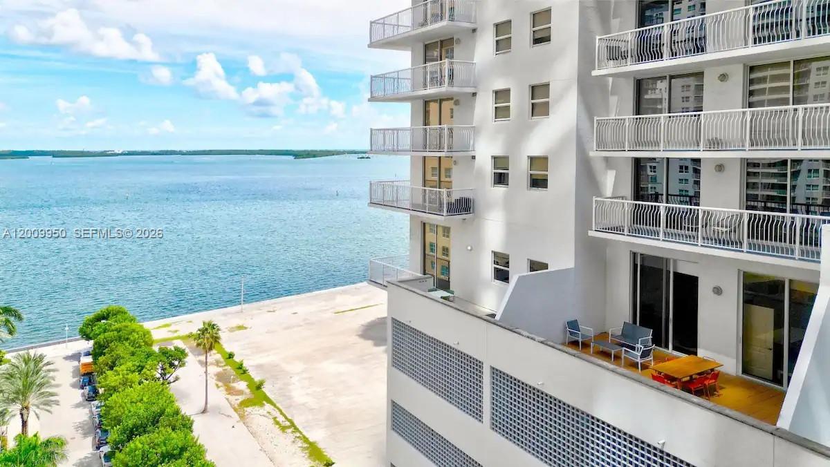 1200 Brickell Bay Dr #1404 Miami, FL 33131