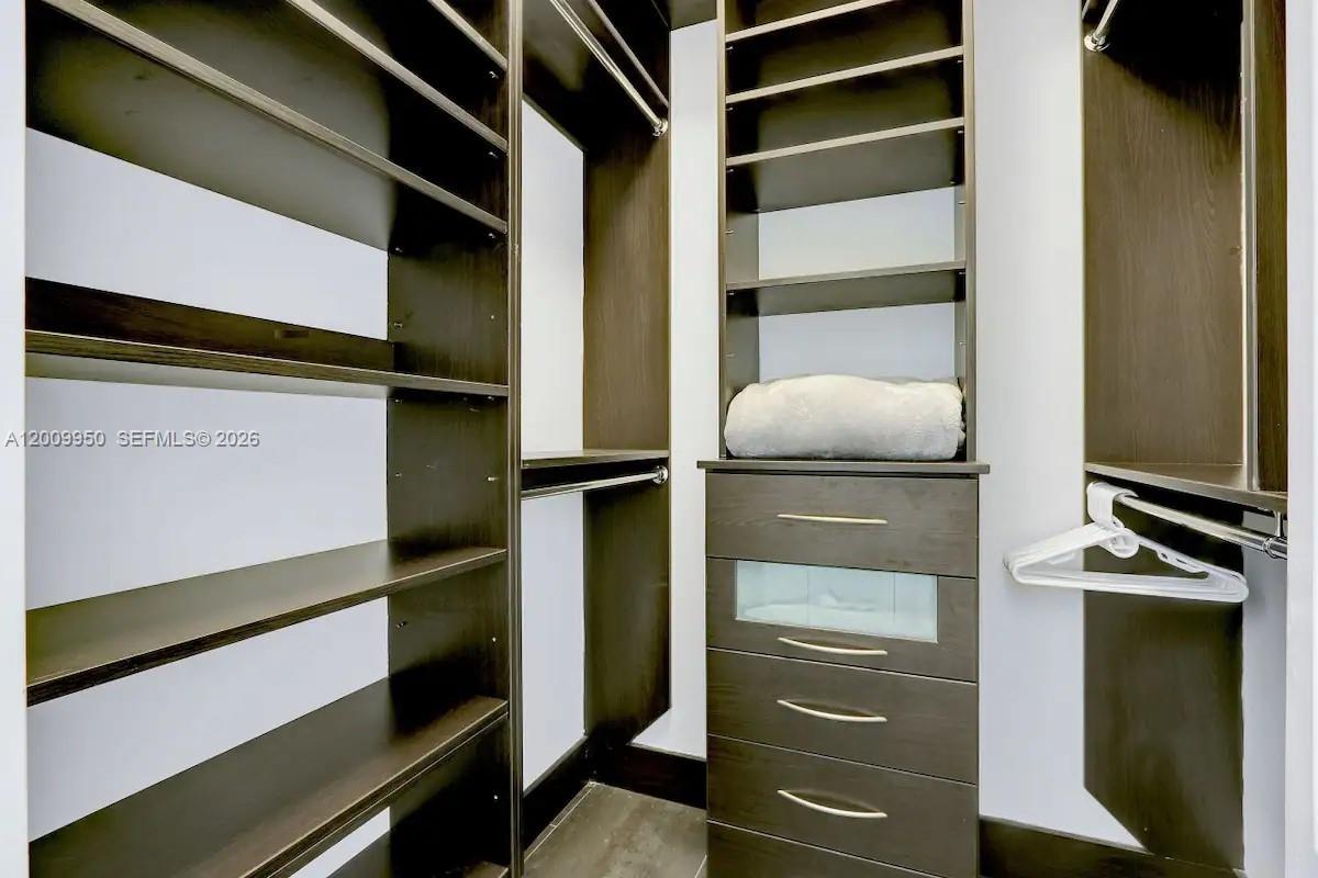 1200 Brickell Bay Dr #1404 Miami, FL 33131