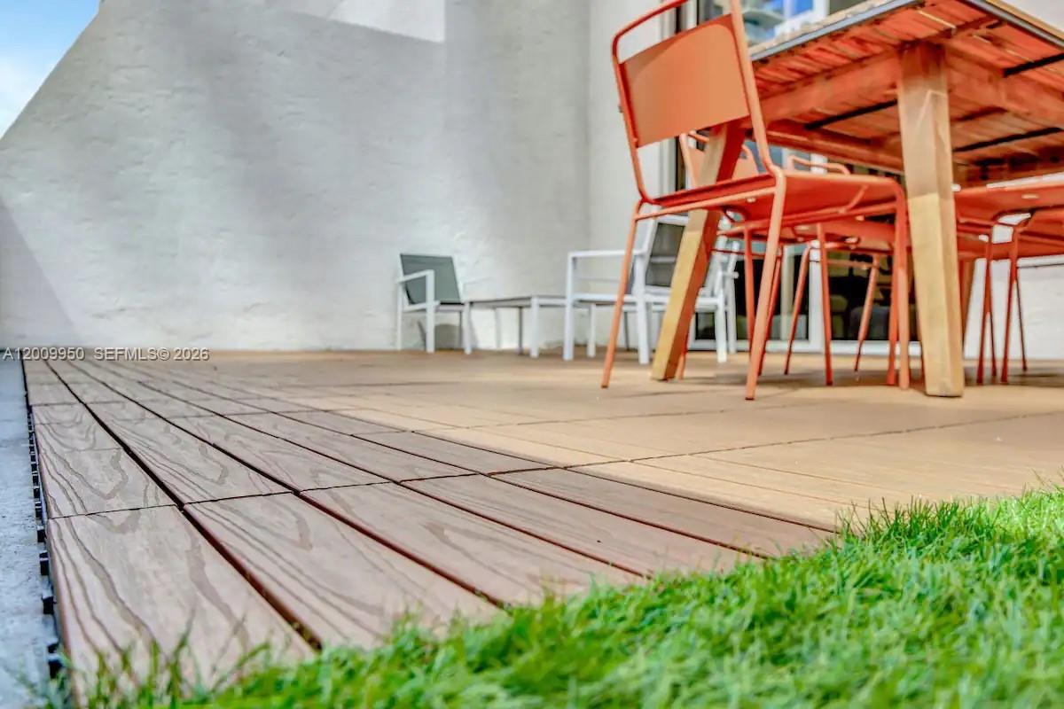 1200 Brickell Bay Dr #1404 Miami, FL 33131