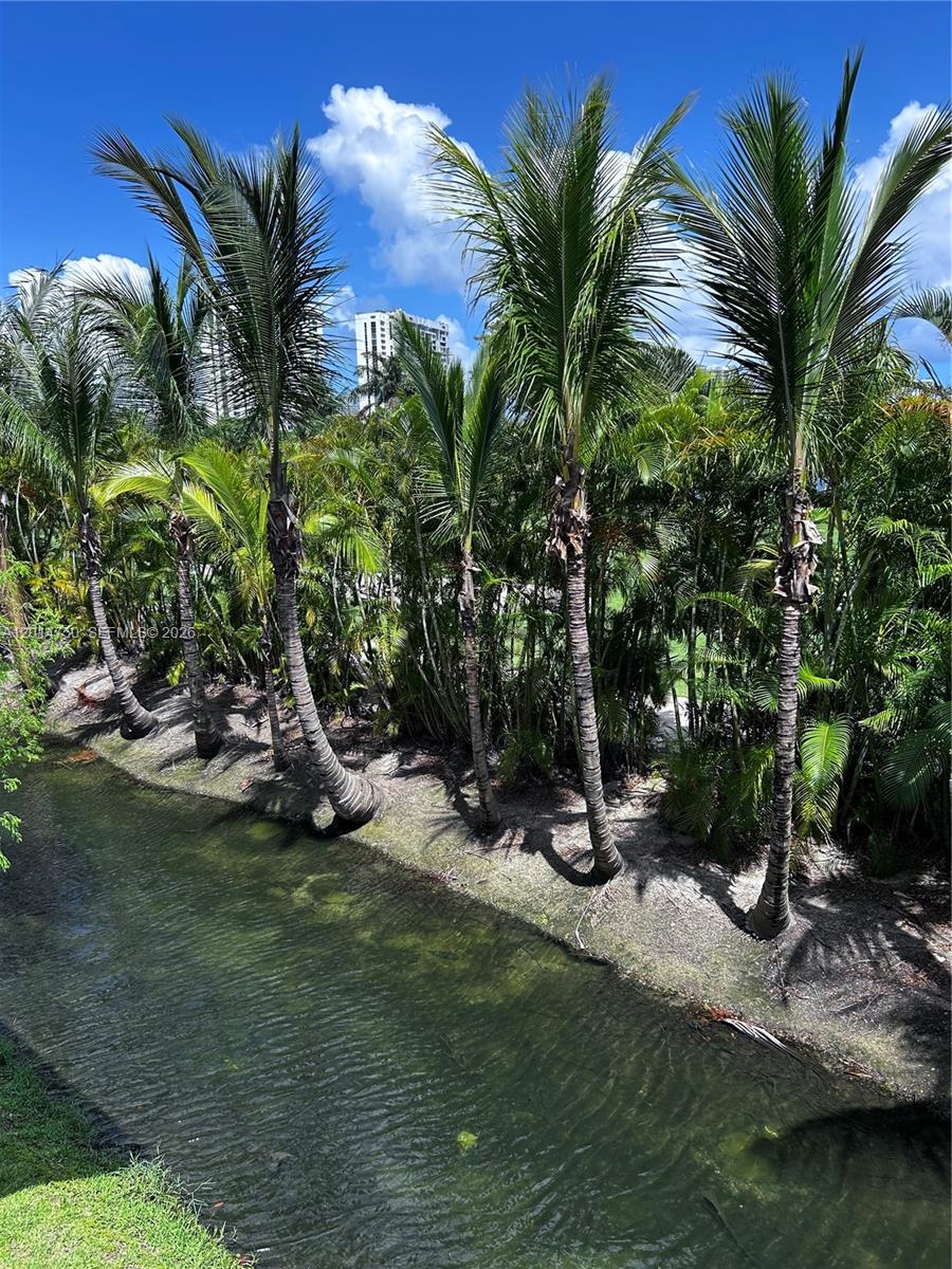 20365 W Country Clb Dr #TH24 Aventura, FL 33180