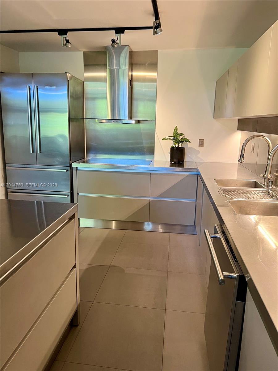 20365 W Country Clb Dr #TH24 Aventura, FL 33180