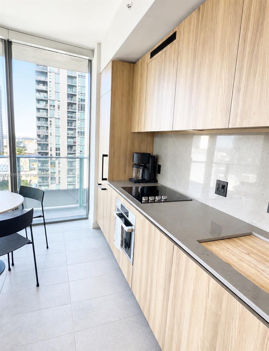 121 NE 5th St #2705 Miami, FL 33132