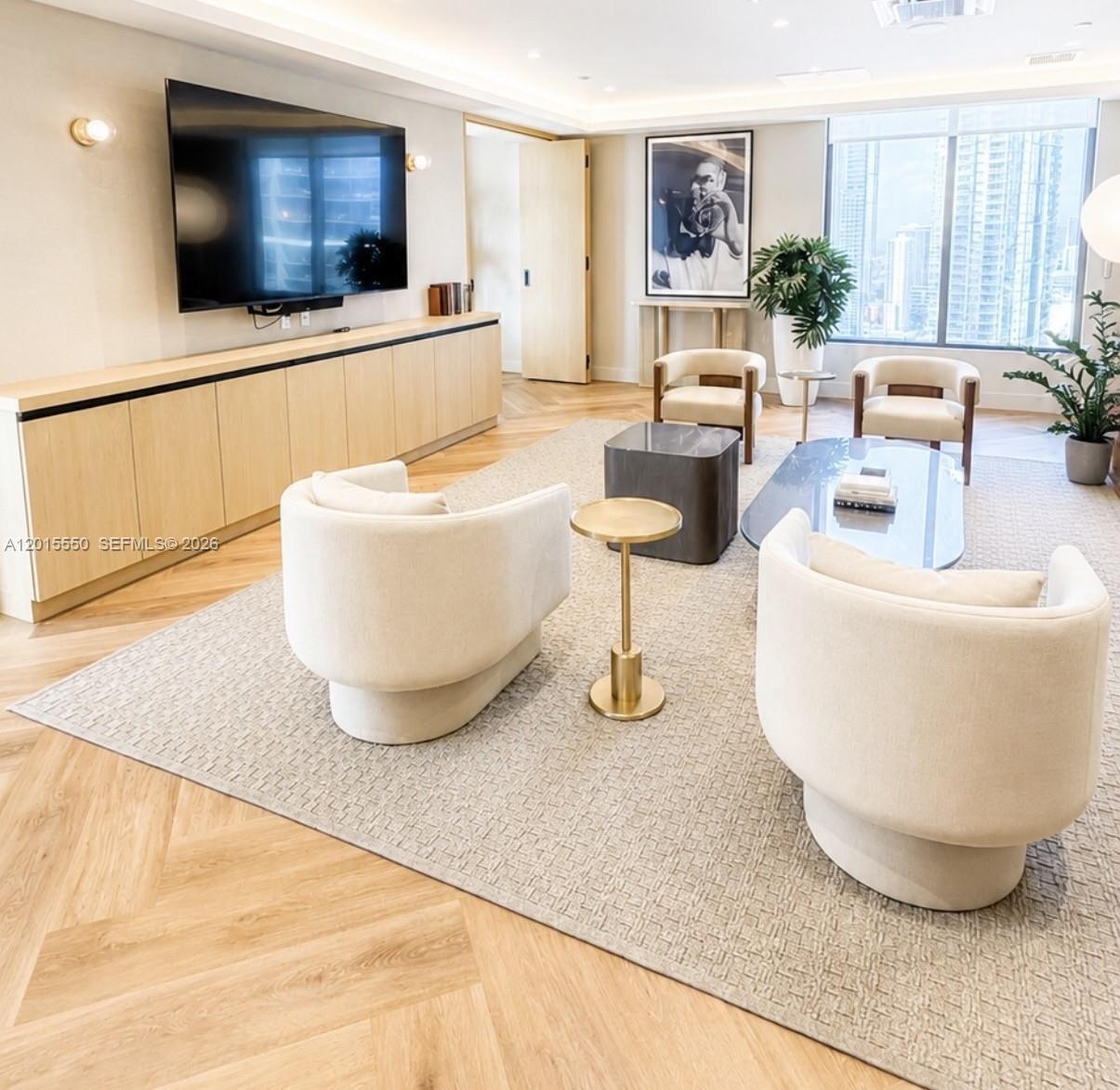 121 NE 5th St #2705 Miami, FL 33132