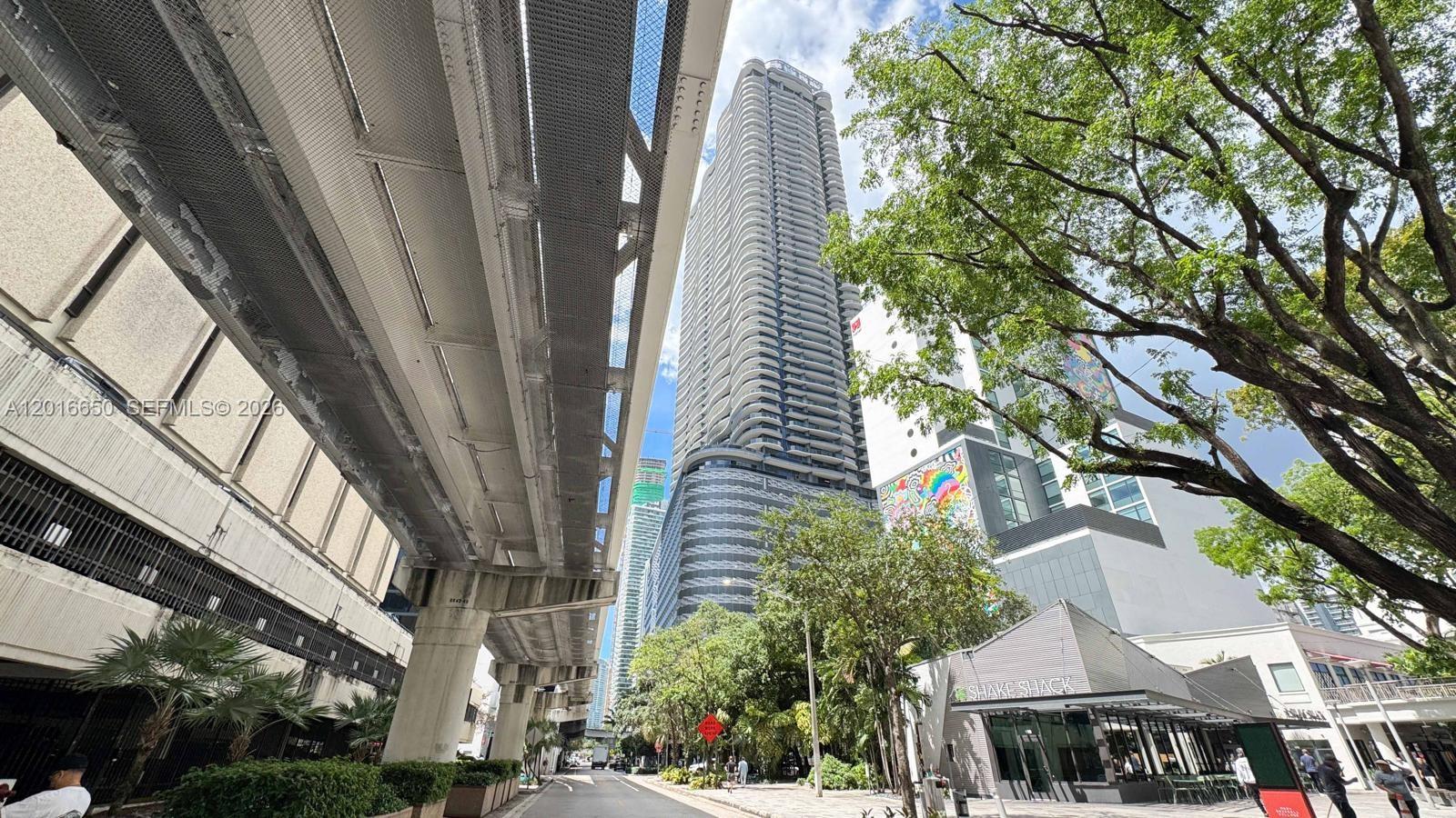 image Brickell Flatiron30
