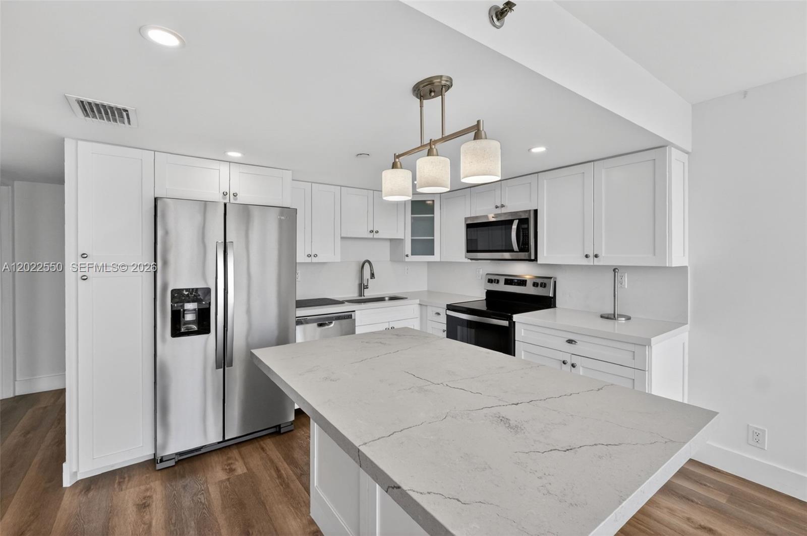 2401 Collins Ave #602 Miami Beach, FL 33140