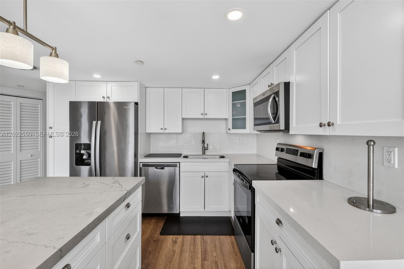 2401 Collins Ave #602 Miami Beach, FL 33140