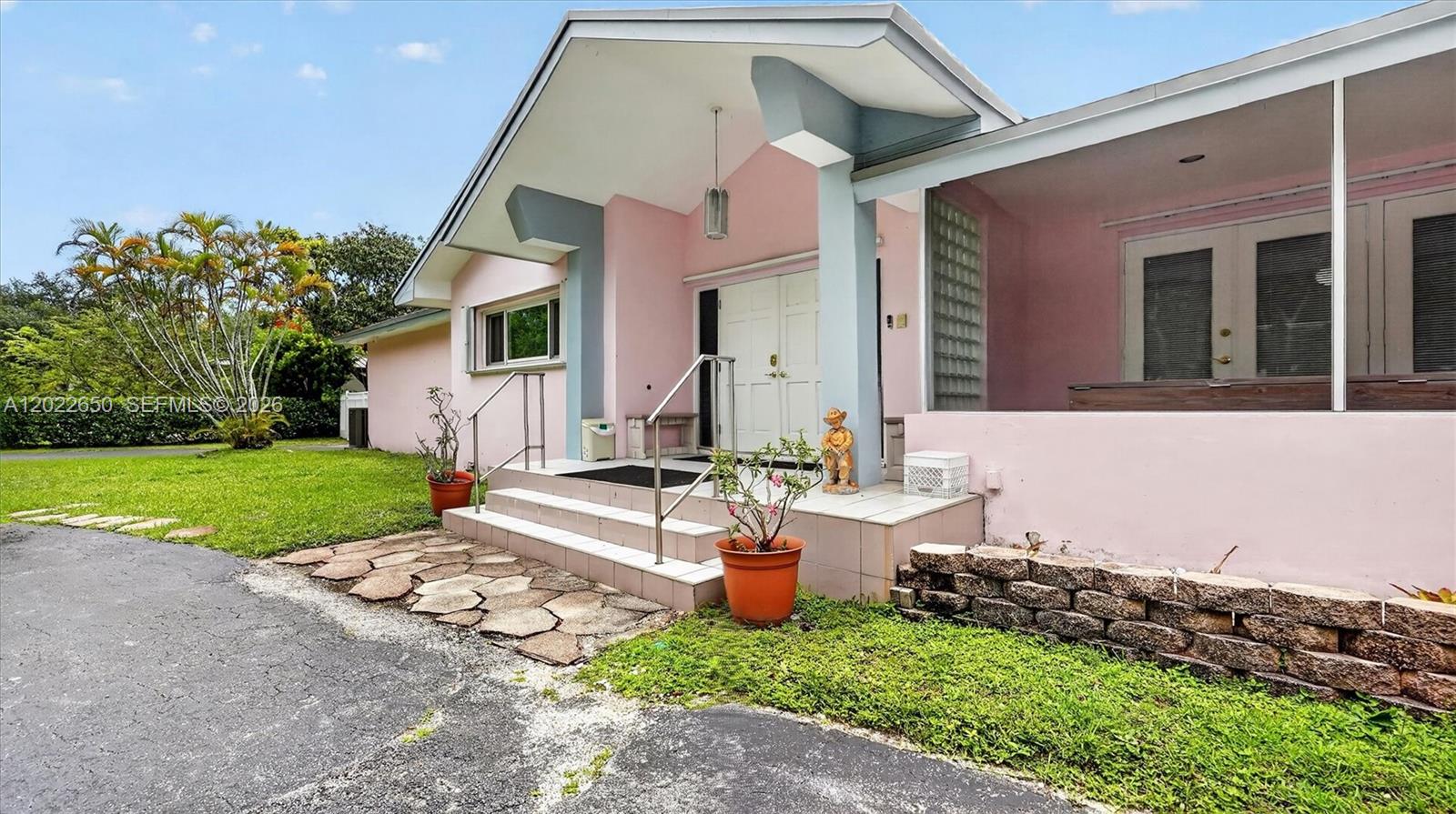 11651 SW 64th Ave Pinecrest, FL 33156