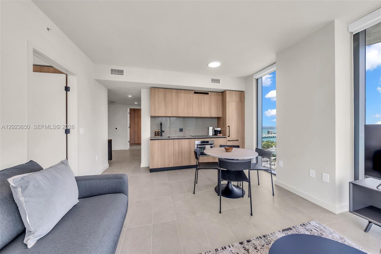 121 NE 5th St #3401 Miami, FL 33132