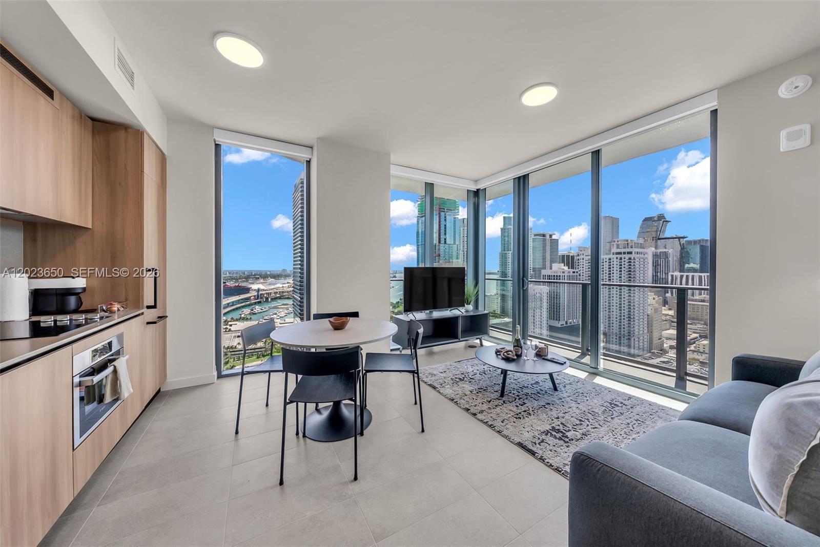 121 NE 5th St #3401 Miami, FL 33132