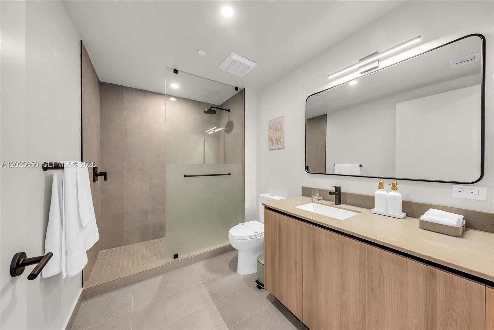 121 NE 5th St #3401 Miami, FL 33132
