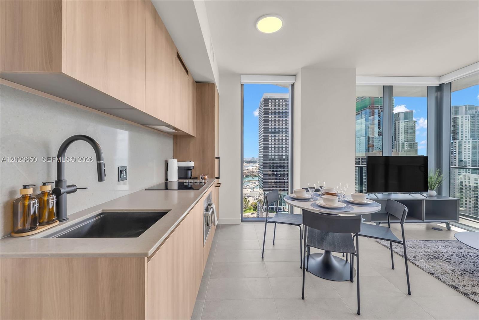 121 NE 5th St #3401 Miami, FL 33132