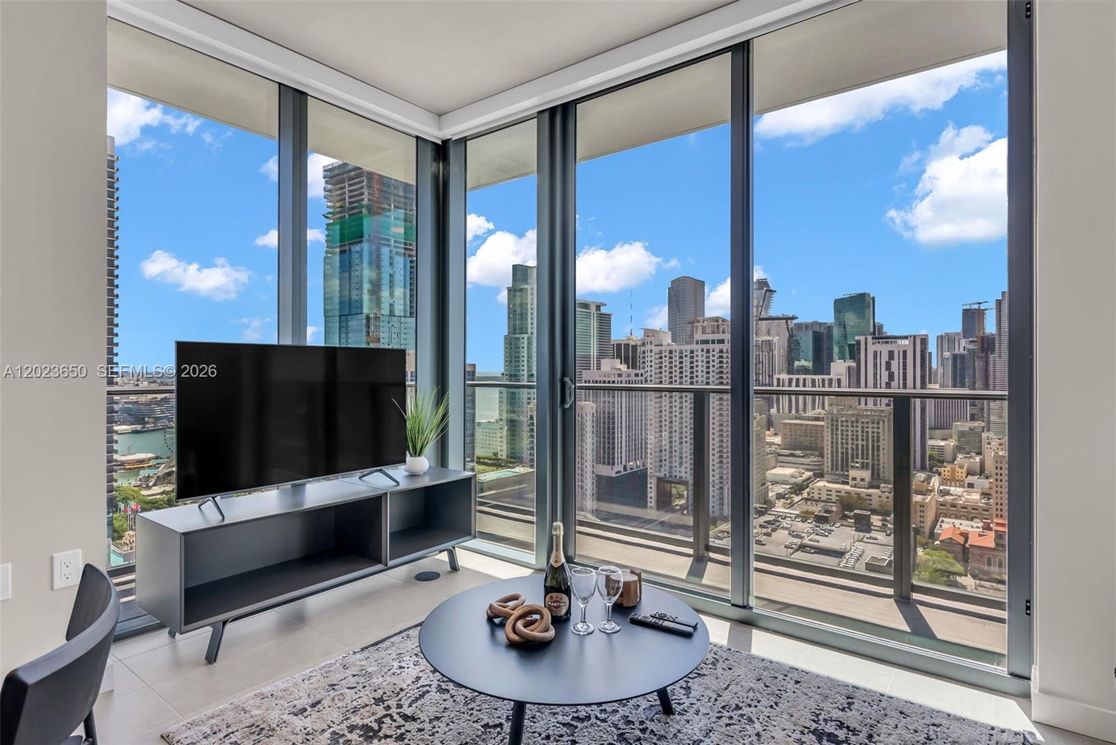 121 NE 5th St #3401 Miami, FL 33132