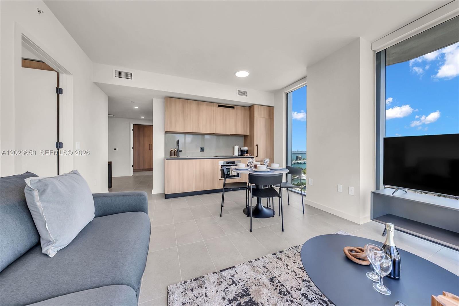 121 NE 5th St #3401 Miami, FL 33132