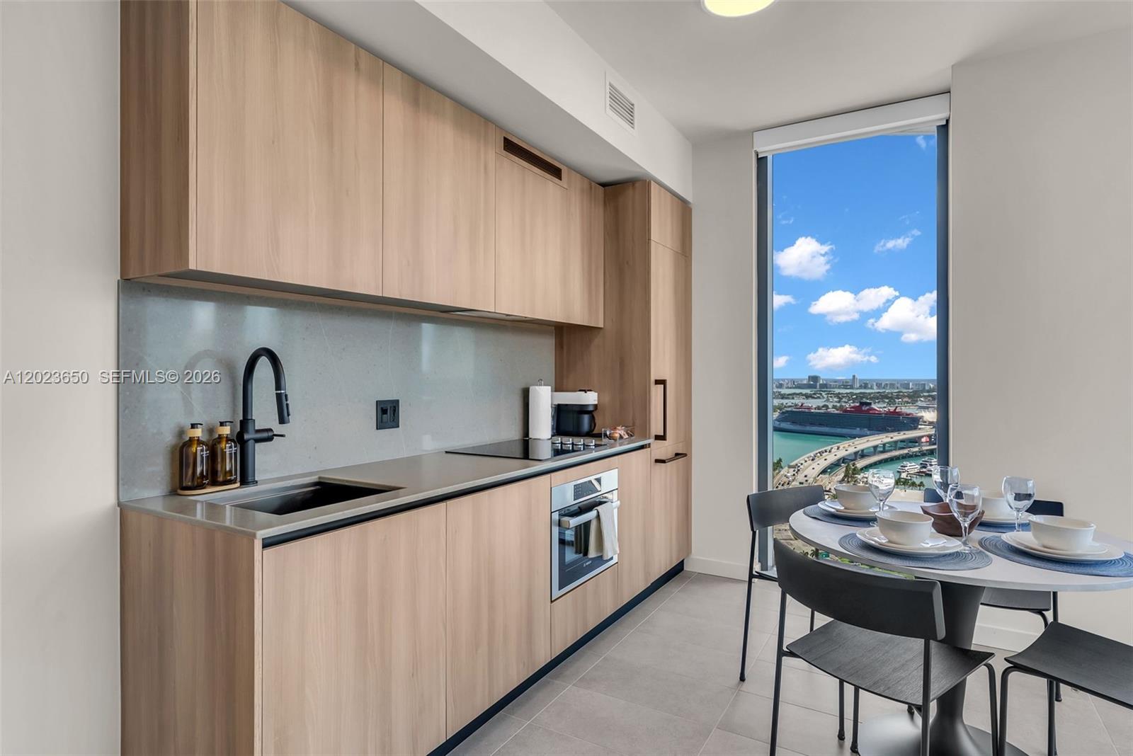 121 NE 5th St #3401 Miami, FL 33132