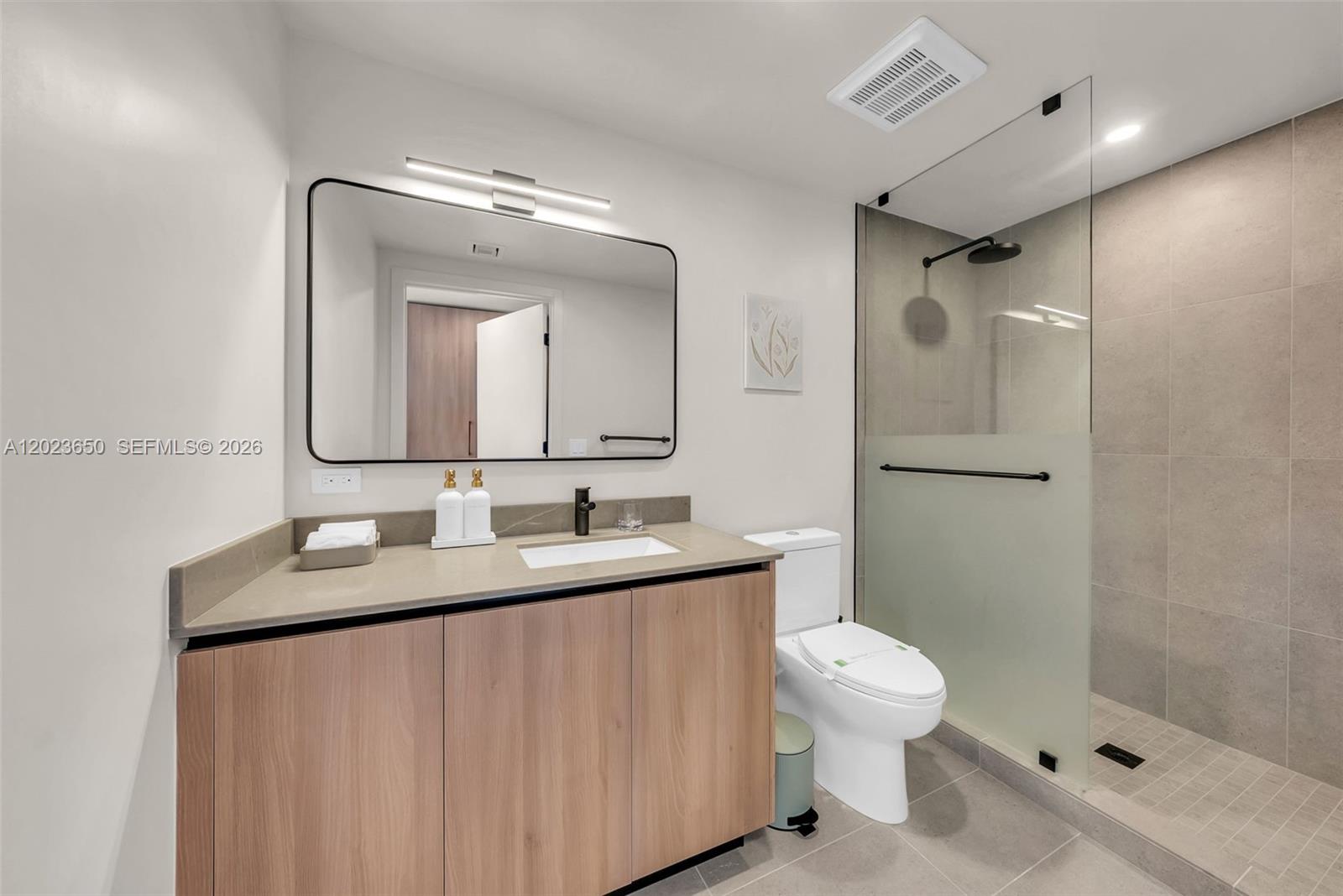 121 NE 5th St #3401 Miami, FL 33132