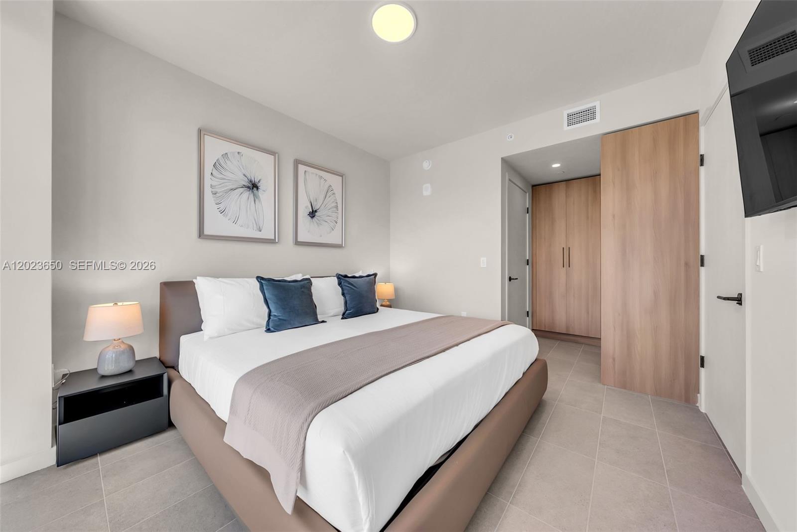 121 NE 5th St #3401 Miami, FL 33132