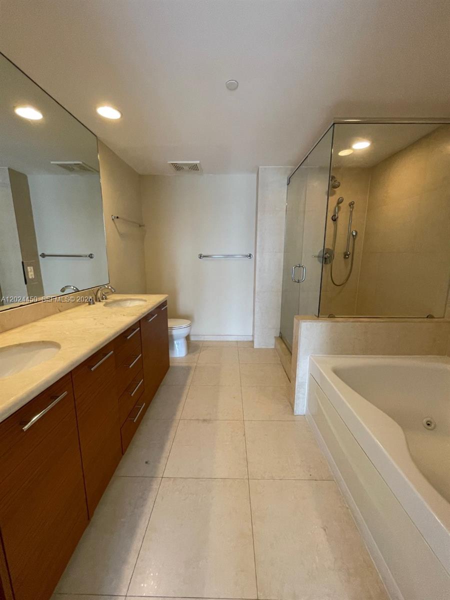 50 Biscayne Blvd #2401 Miami, FL 33132