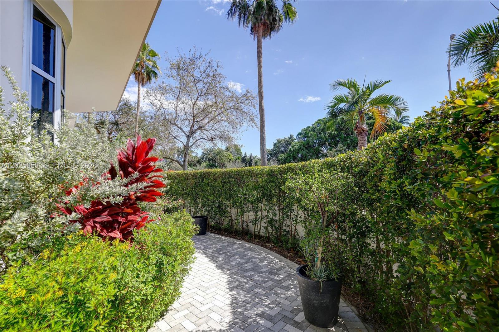 2001 Meridian Ave #101 Miami Beach, FL 33139