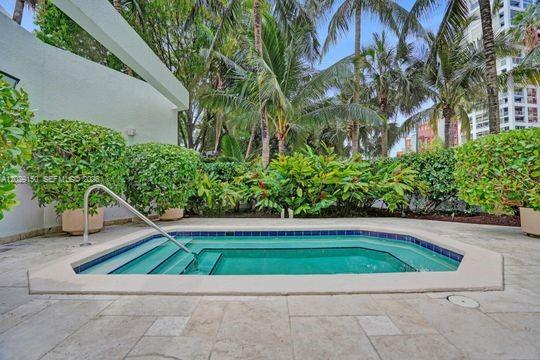 151 SE 15th Rd #502 Miami, FL 33129