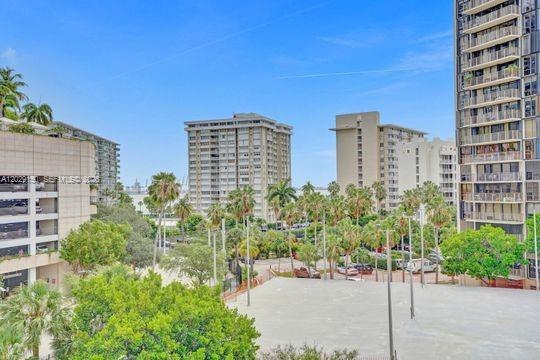 151 SE 15th Rd #502 Miami, FL 33129