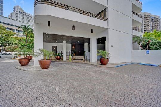 151 SE 15th Rd #502 Miami, FL 33129
