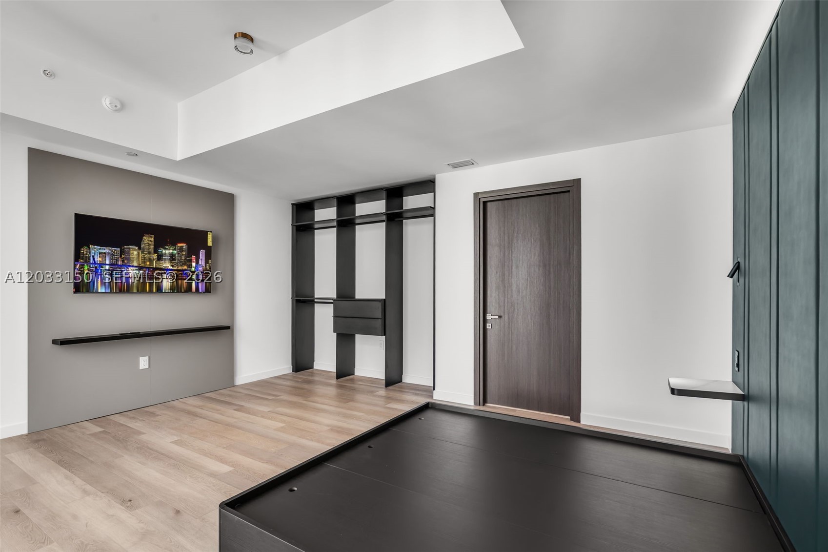image E11EVEN Hotel & Residences13