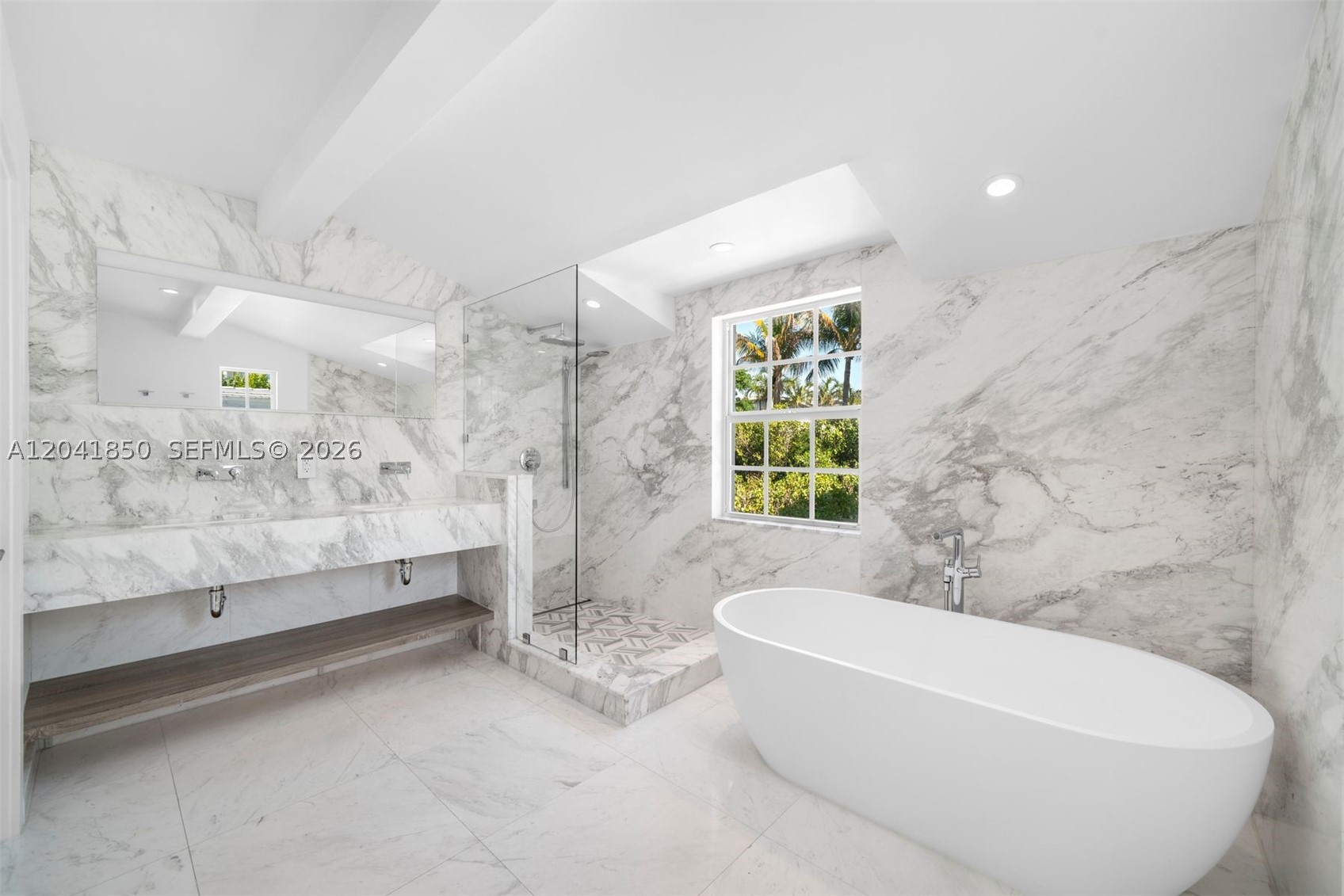 939 W 47th Ct Miami Beach, FL 33140