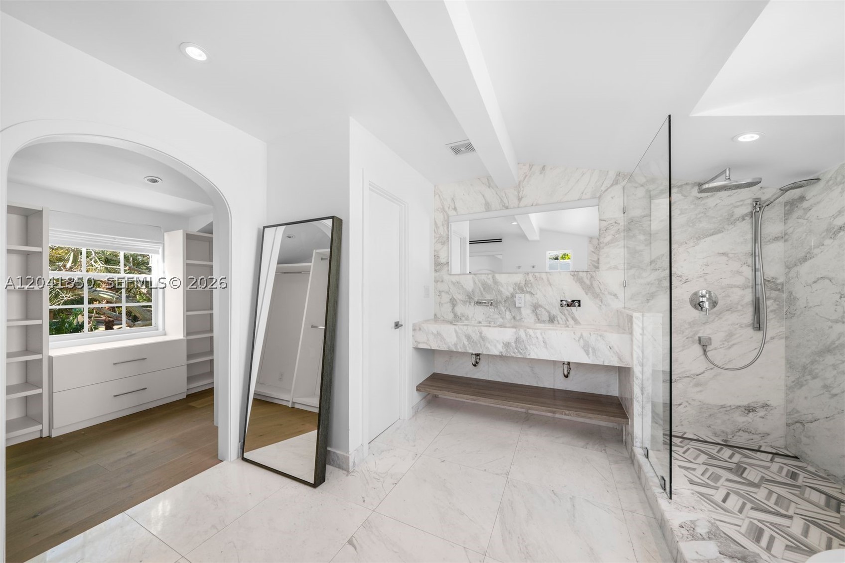 939 W 47th Ct Miami Beach, FL 33140