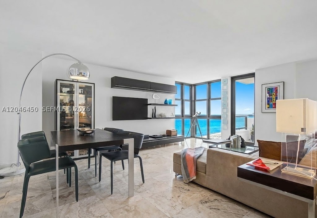 2555 Collins Ave #1814