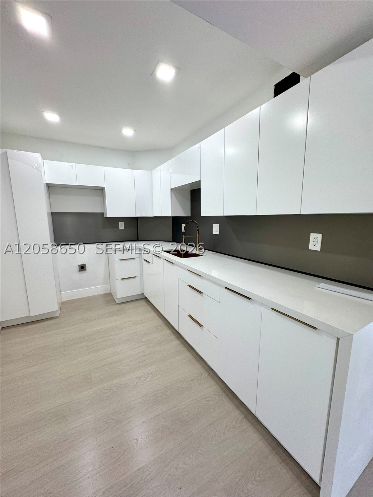 image Arlen House Condo2