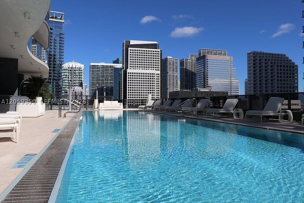 image Brickell Flatiron58
