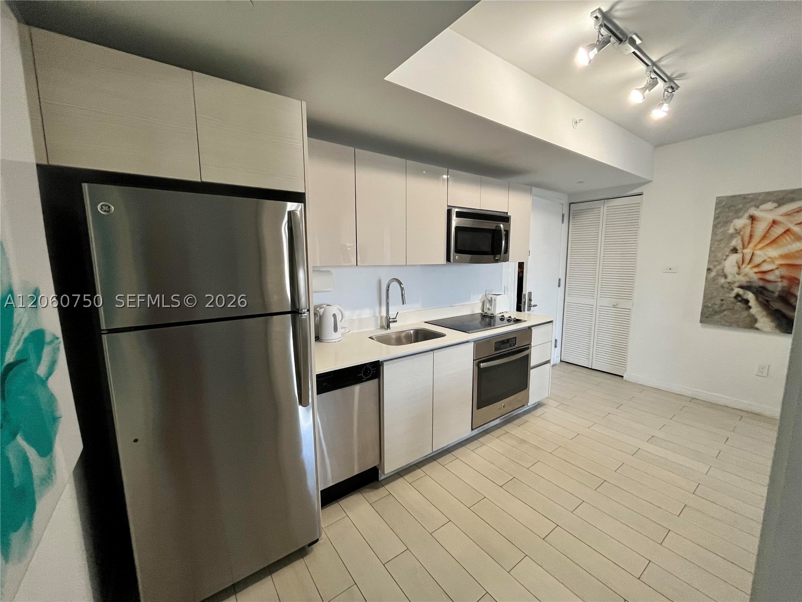 image Beachwalk Condominium8