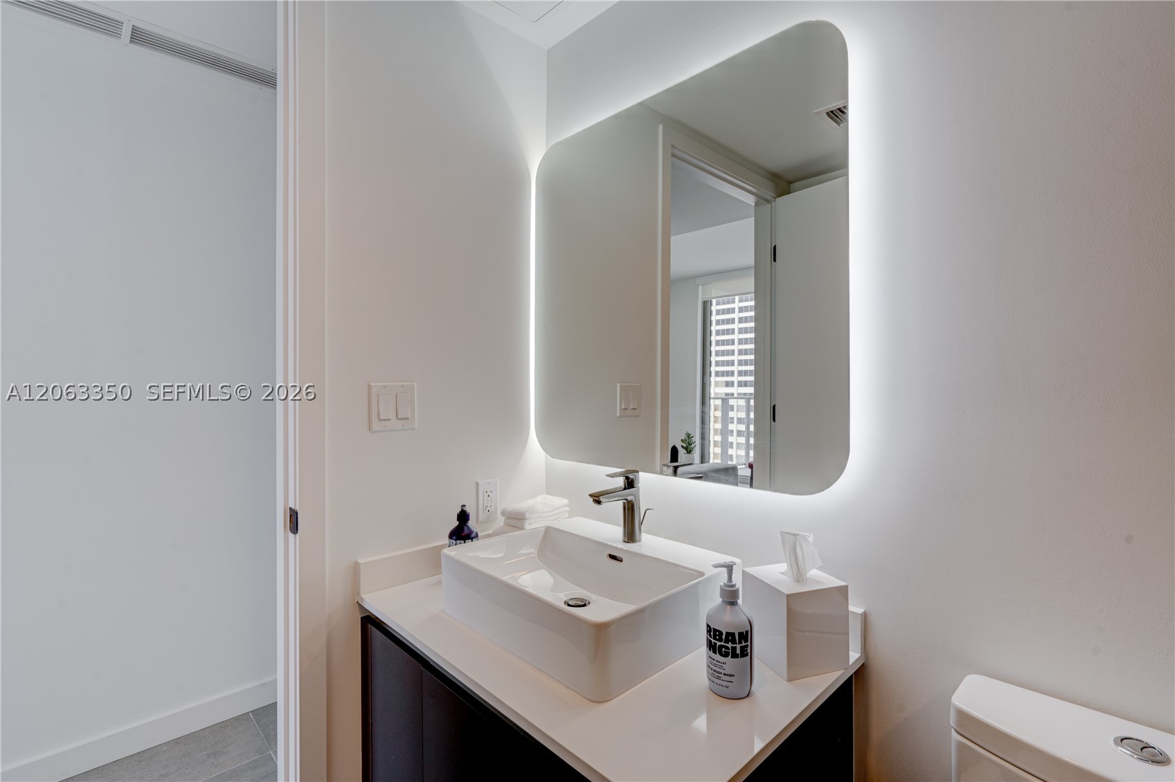 227 NE 2nd St #2500 Miami, FL 33132