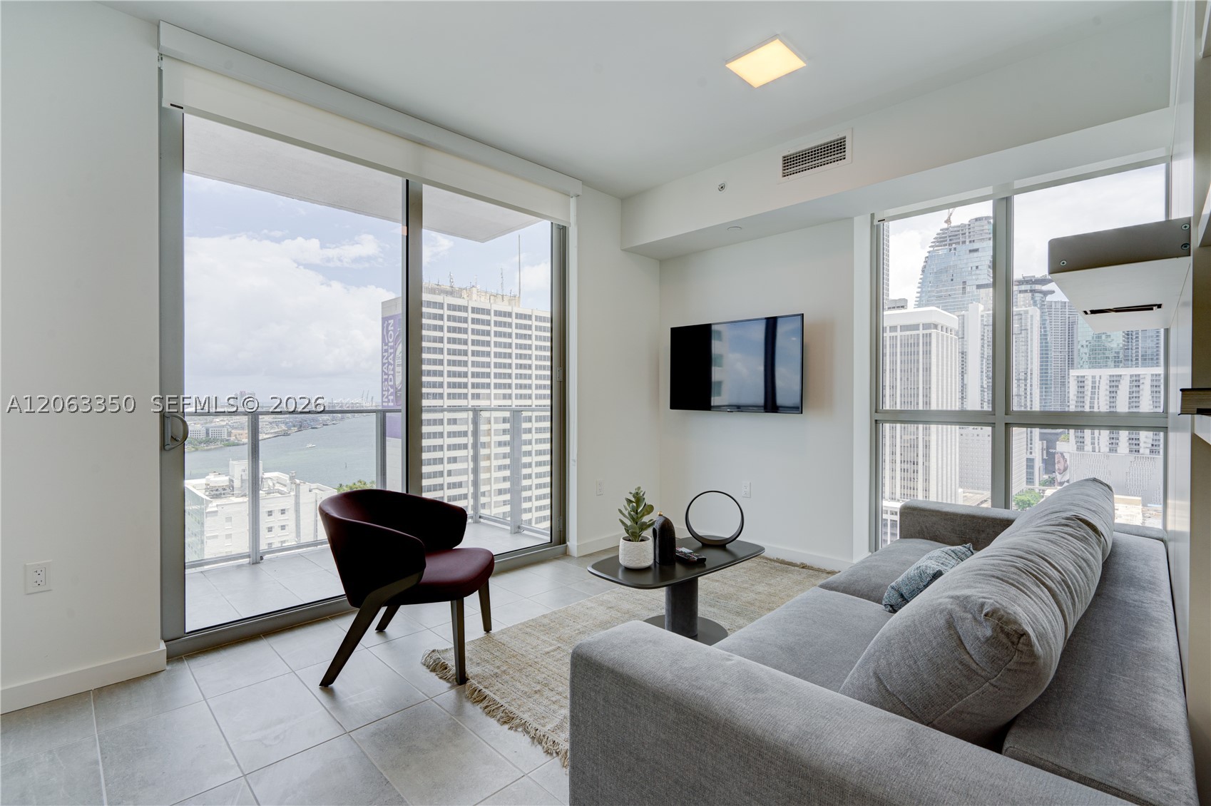 227 NE 2nd St #2500 Miami, FL 33132