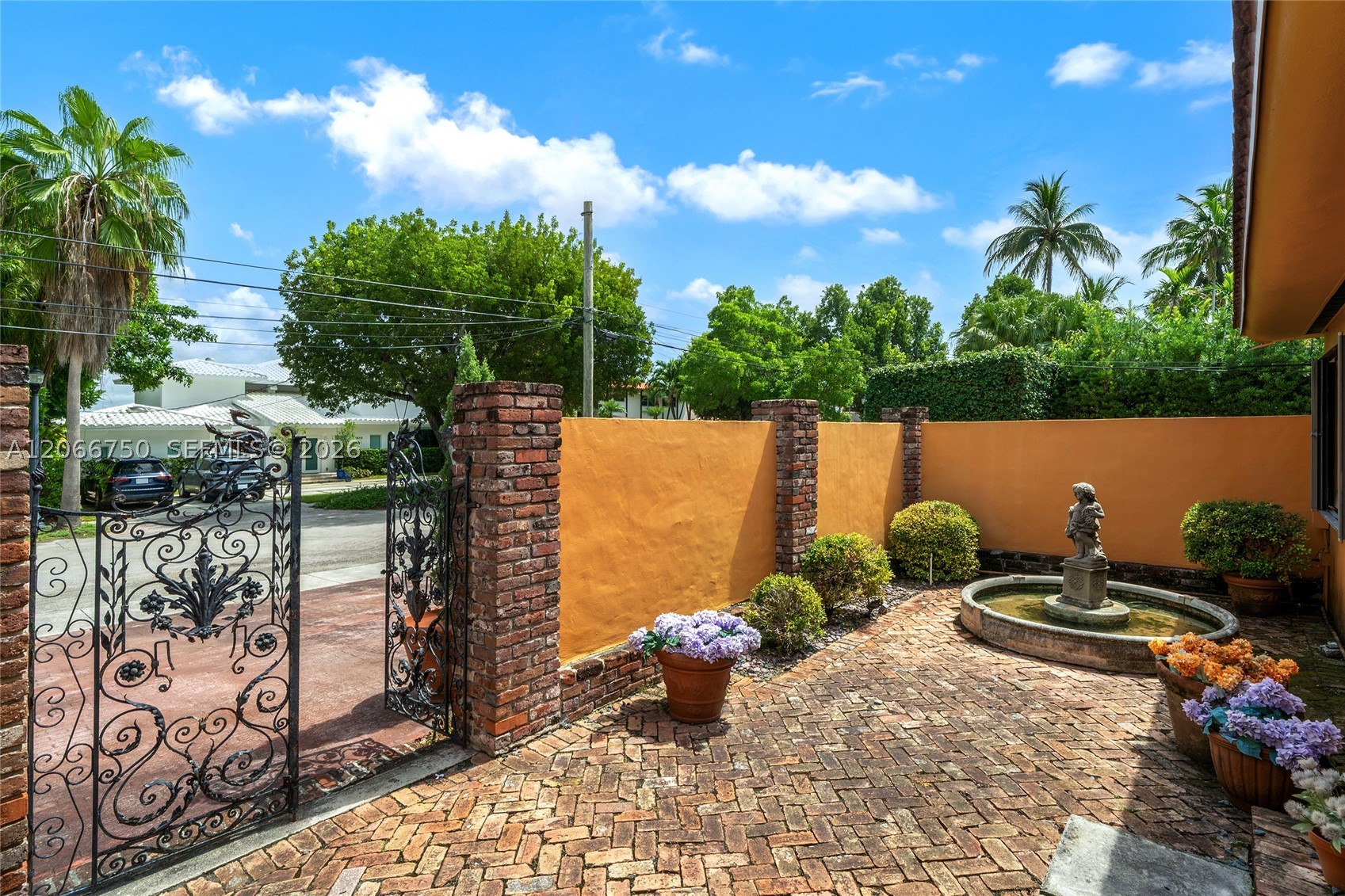 1860 Cleveland Rd Miami Beach, FL 33141