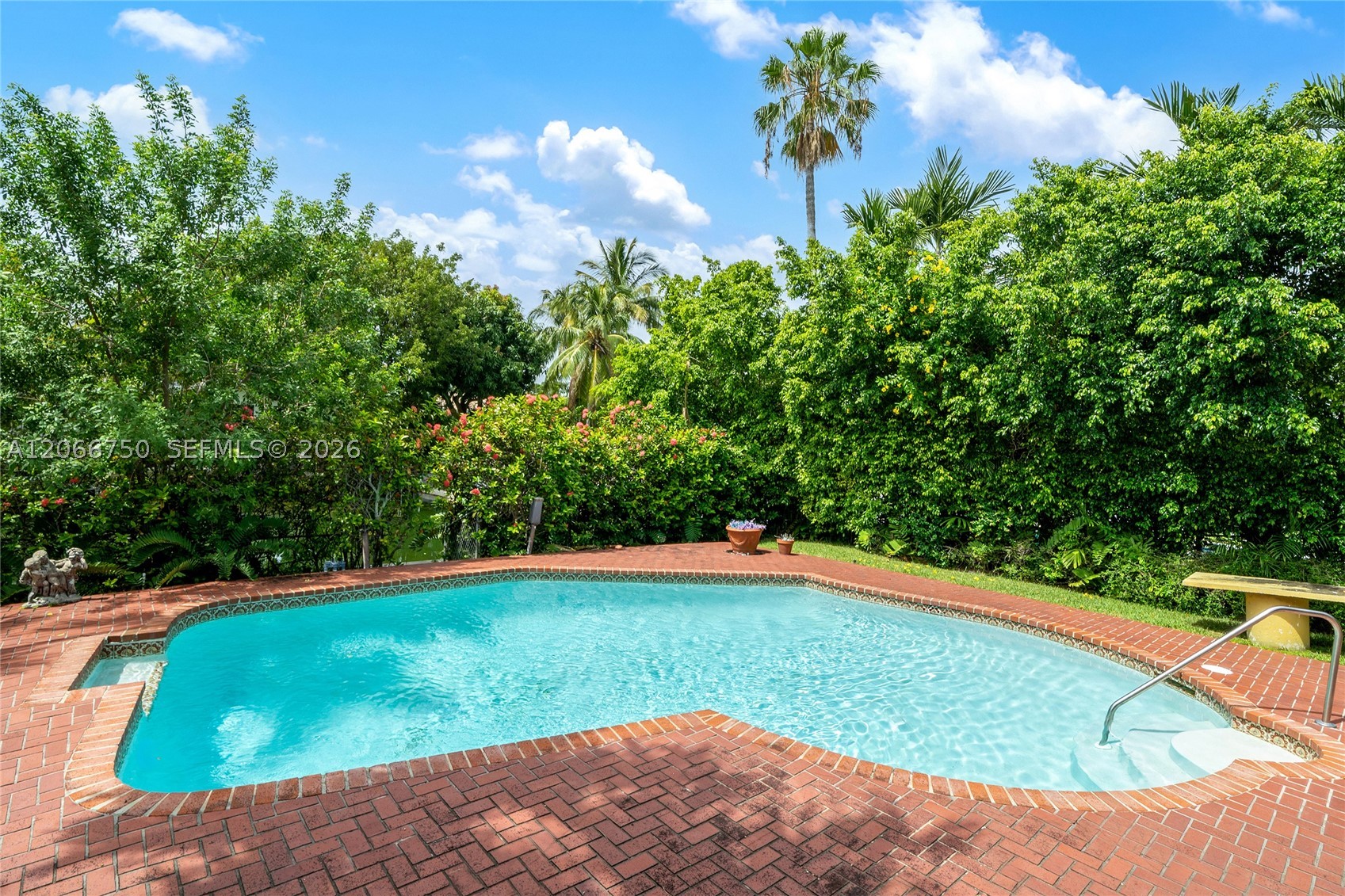 1860 Cleveland Rd Miami Beach, FL 33141