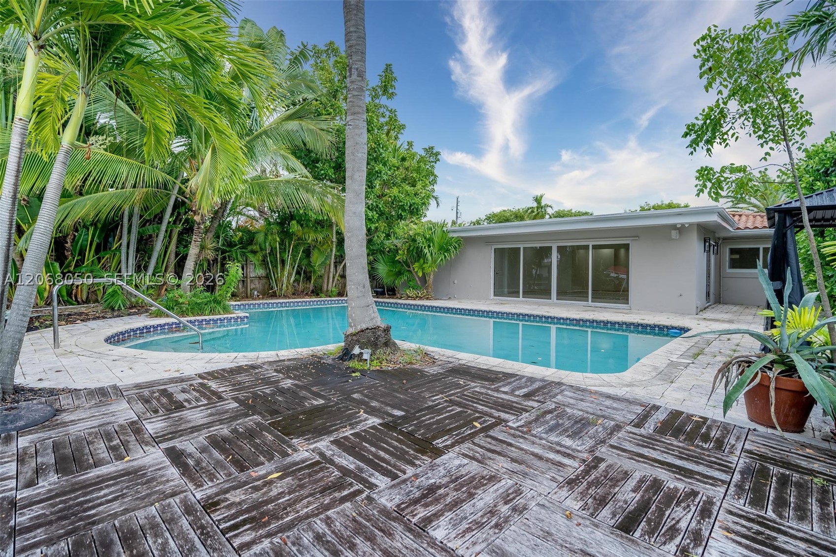 1710 Cleveland Rd Miami Beach, FL 33141