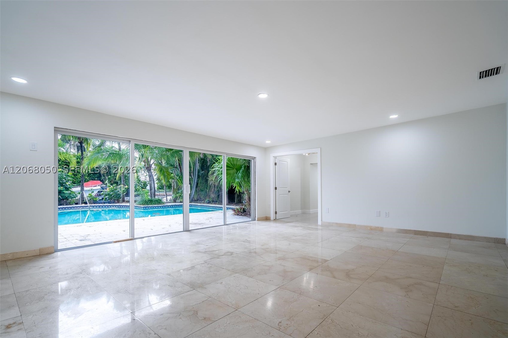 1710 Cleveland Rd Miami Beach, FL 33141