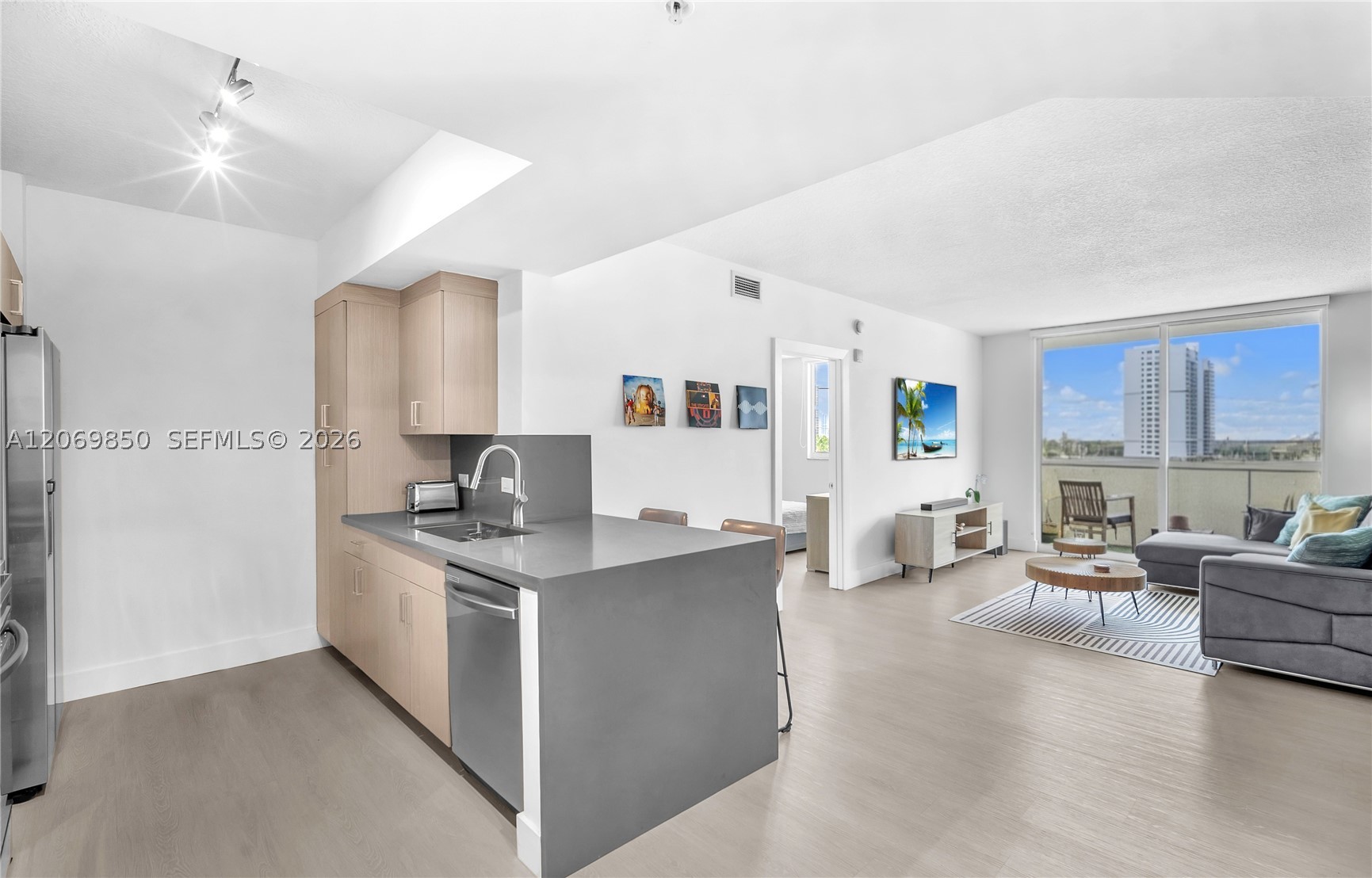 image The Venture at Aventura13