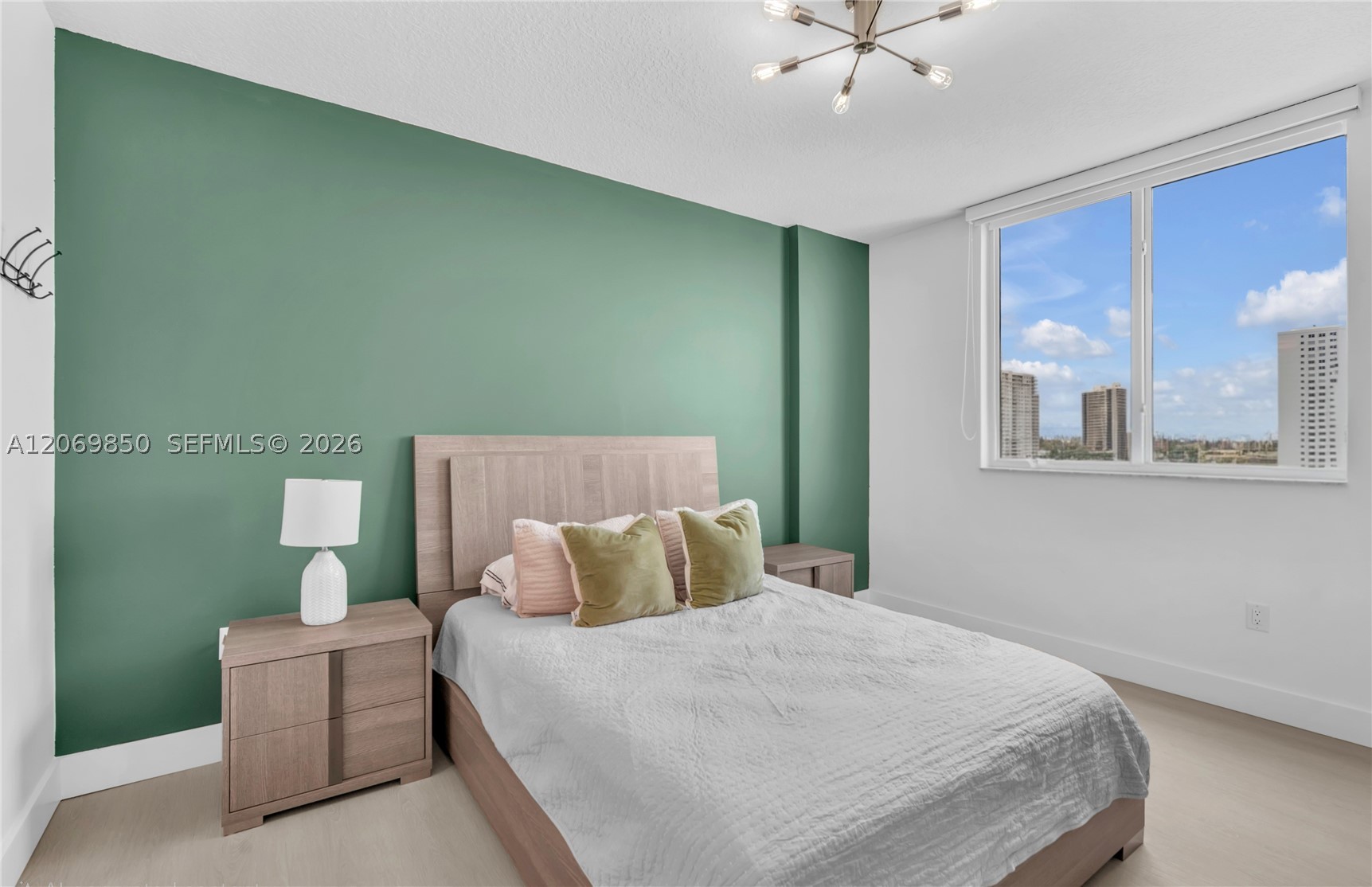 image The Venture at Aventura15